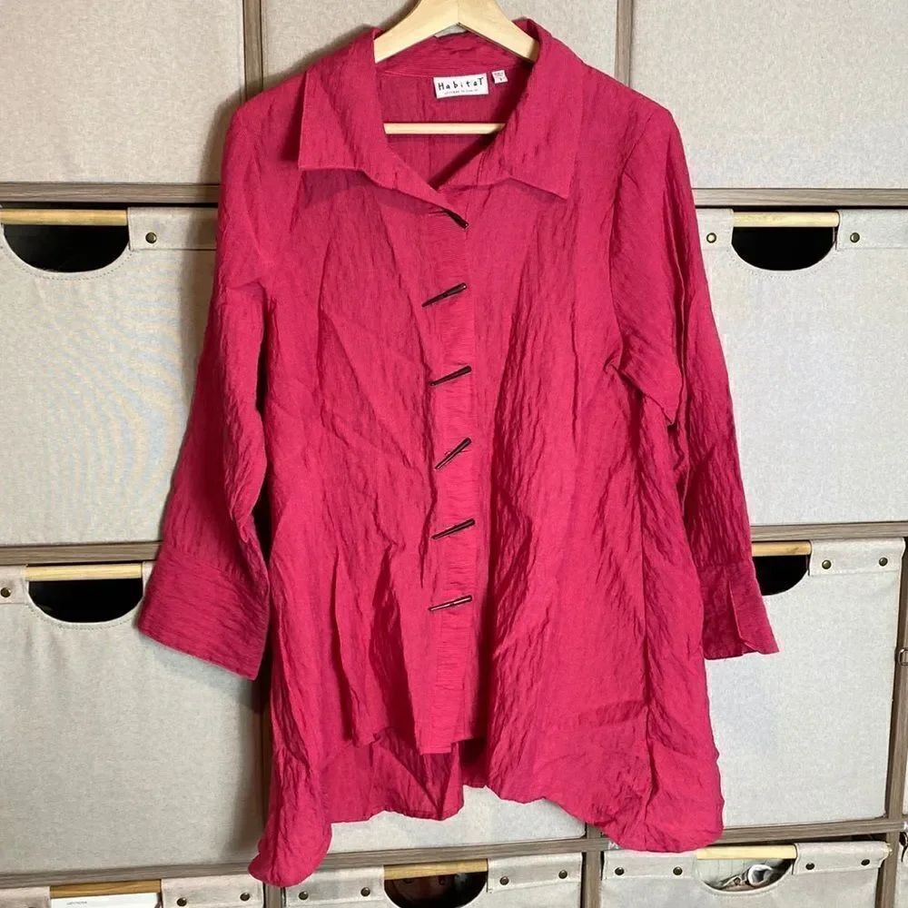 Habitat art to wear crinkle button down blouse